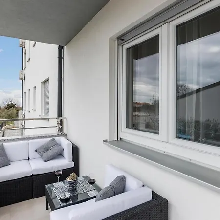 1 Bedroom Amazing In Apartment