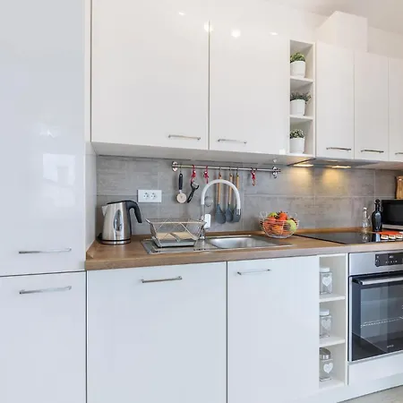 1 Bedroom Amazing In Peroj