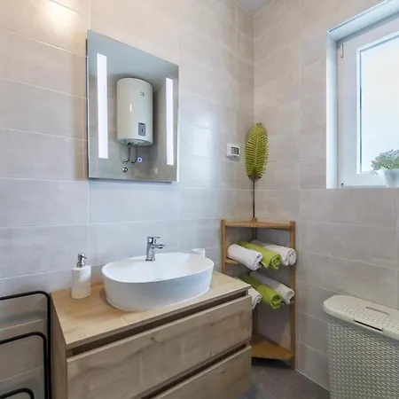 Apartment 1 Bedroom Amazing In Peroj
