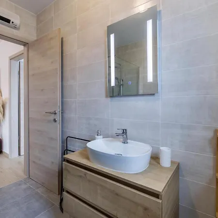 Appartement In With Wifi&1 Bedrooms Peroj