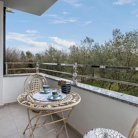 Apartment 1 Bedroom Amazing In Peroj