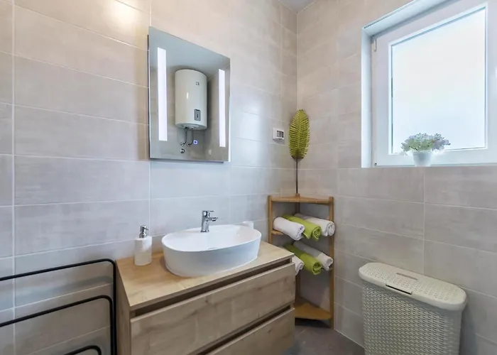 Apartman 1 Bedroom Amazing In Peroj